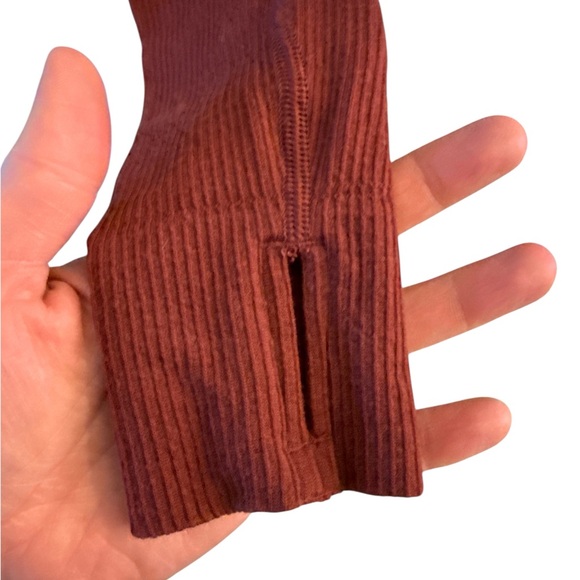 Lululemon FAB! Keep The Heat Thermal Long Thumbholes Sleeve Top in Savannah  S - Picture 3 of 3